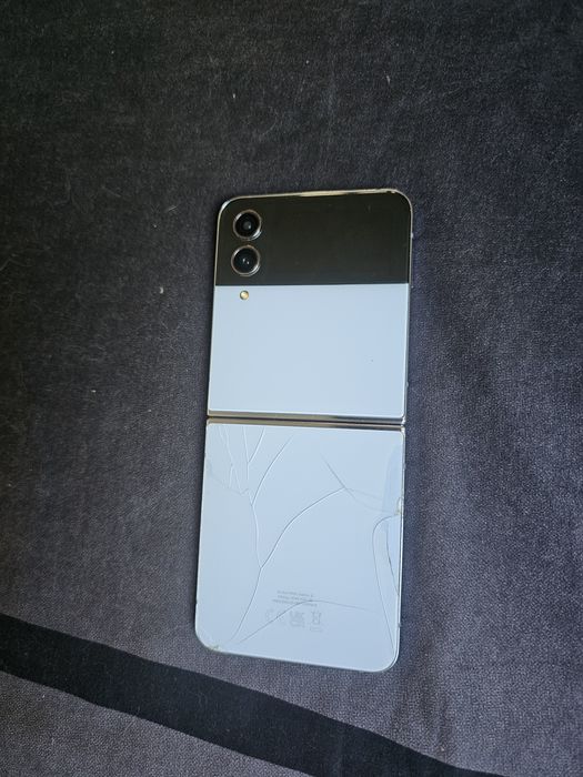 Vând schimb s23 ultra si flip4
