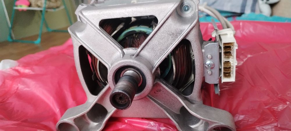 Продаётся двигатель indesit