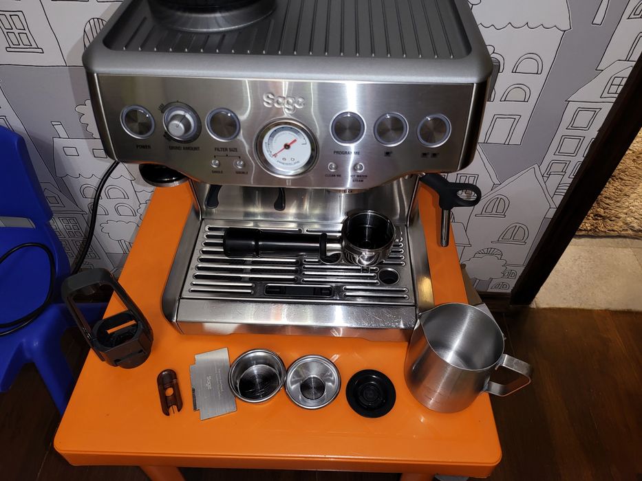 Еспресо машина SAGE Barista Express 875 Кафемашина с кафемелачка