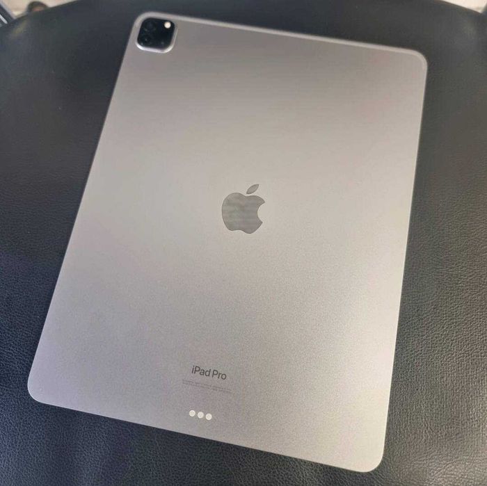 Таблет Apple iPad Pro 6th Gen, A2436 – като нов + Apple Pencil и калъф