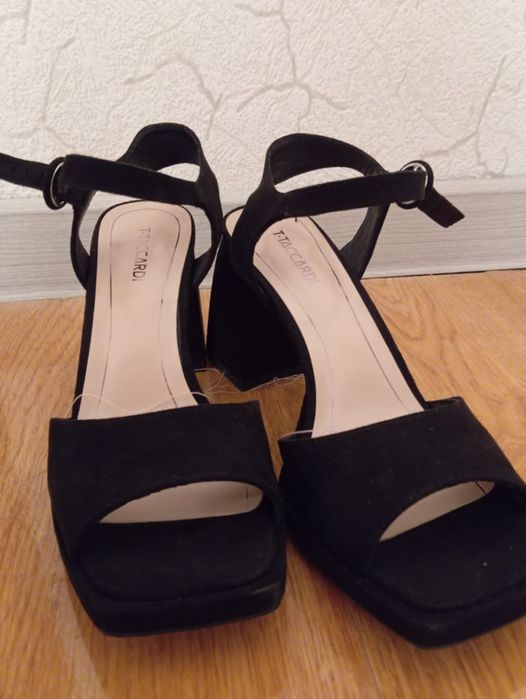 Продадим туфельки