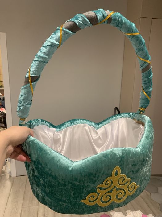 Продам корзинку подарочную