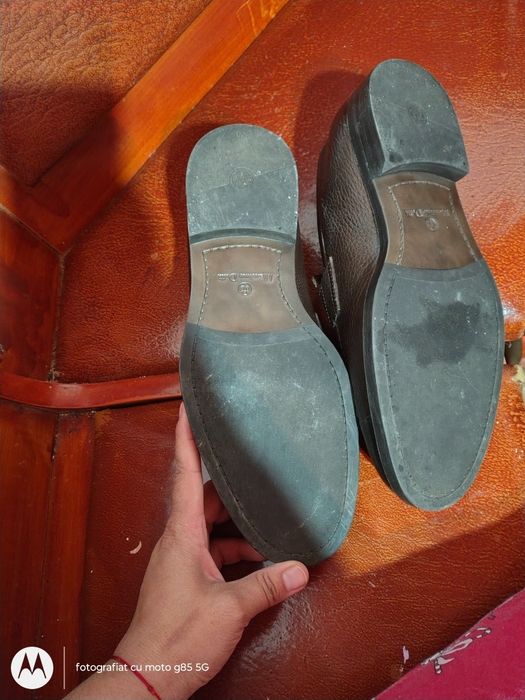 Vând 2 perechii de papuci