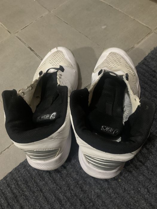 ASICS сатылады 10мын тенге
