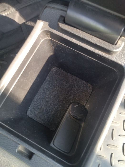 Подлокотник субару Forester SH