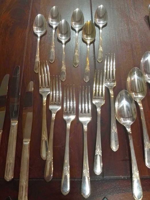 РЯДЪК комплект посребрени прибори Wm. ROGERS от 1938 год.