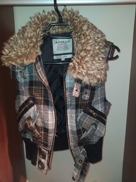 Теплая безрукавка