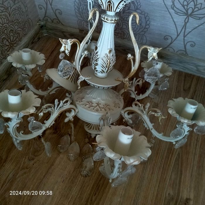 Люстры продаются 2 шт.