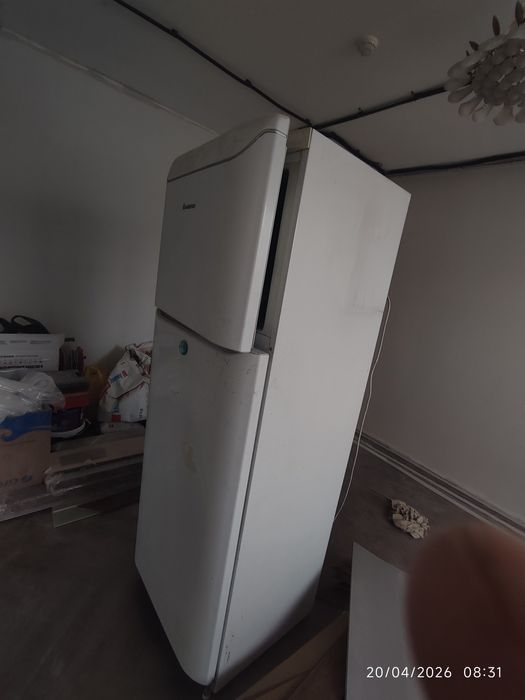 подержанный холодильник «Аристон»