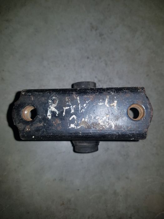 Подушка двигателя Рав 4 (2002 г.в.)