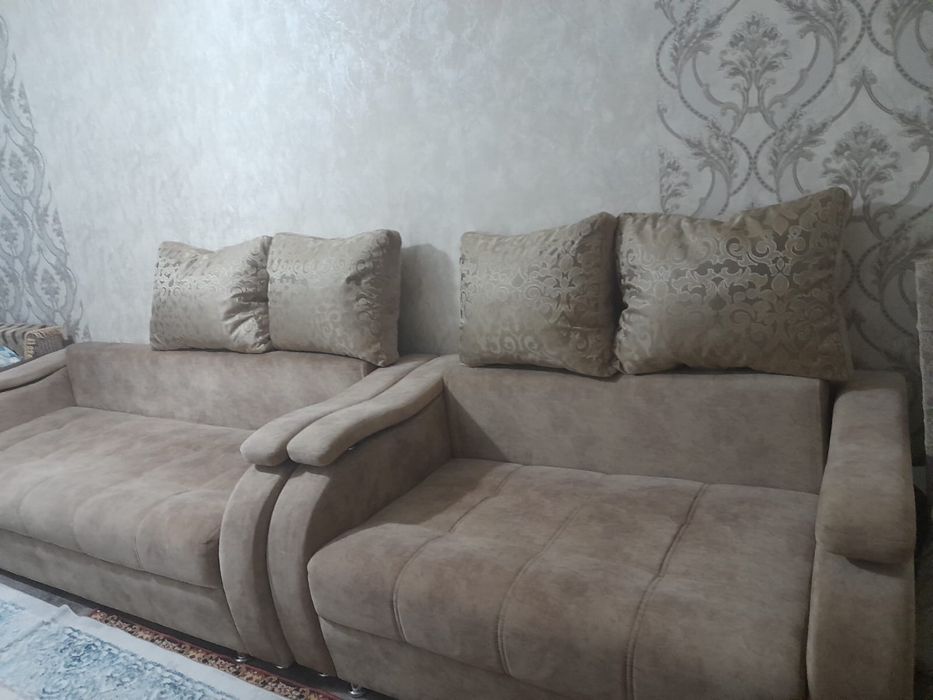 Продам диван в зал