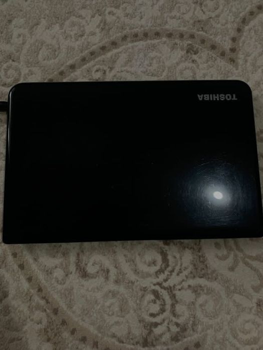Ноутбук TOSHIBA .