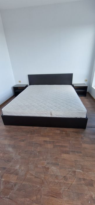 Спалня с матрак,гардероб,нощни шкафчета