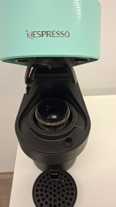 Кафе машина Неспресо Vrtuo Pop MCH Aqua GCV 2