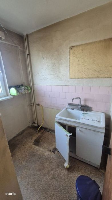 Garsoniera De renovat- An 1978 - Metrou - Costin Georgian