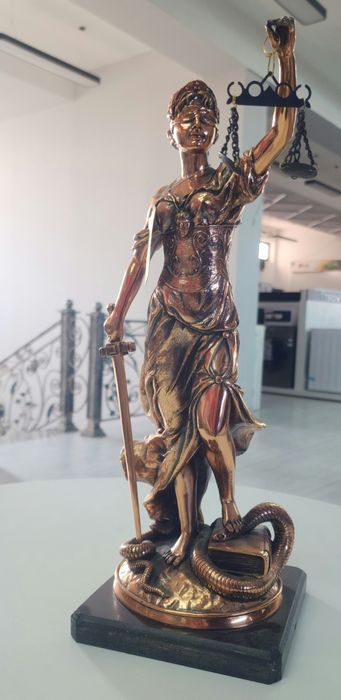 Femida Statuetka sotiladi