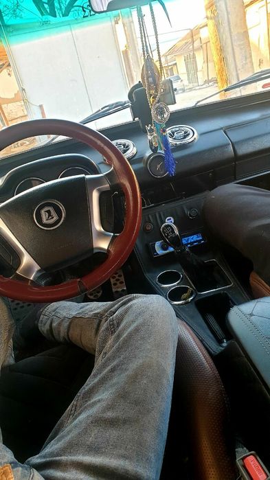 Moshina haydashga tayyor