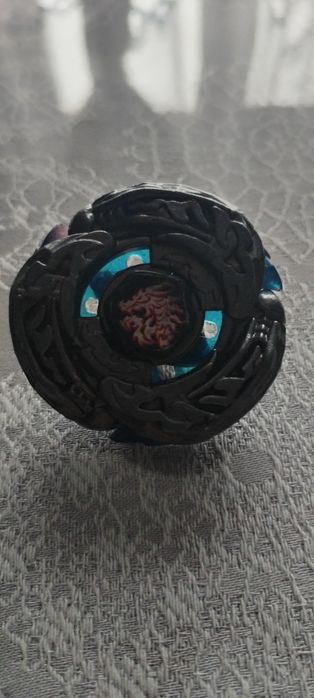 Vând colecție de beyblade