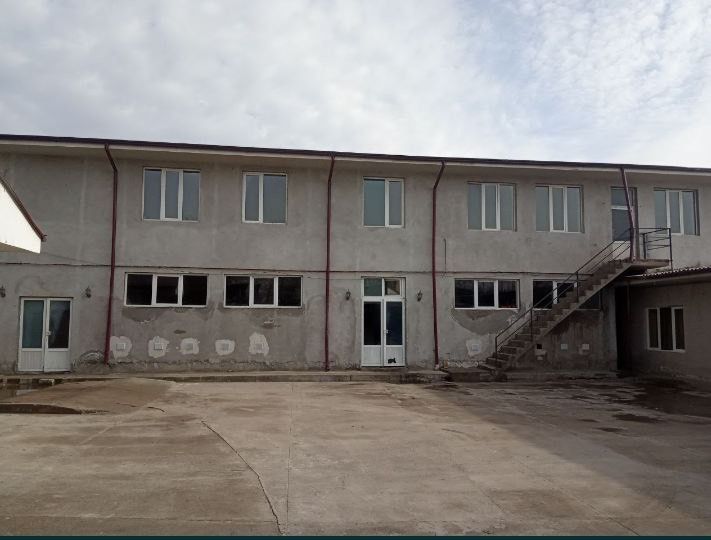 Жомий 20 соток и здание 2 этажа 700 м2 продается срочно Олмазор