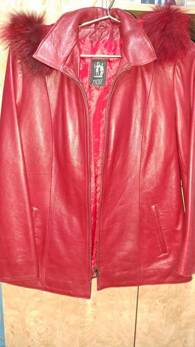 Haina/jacheta geaca de piele rosie cu gluga si blanita