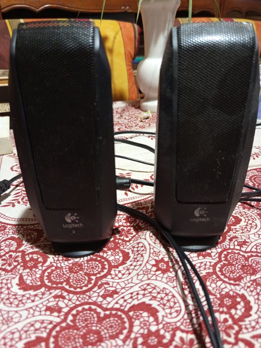 Vind doua boxe stereo "Logitech" 230 v,50 Hz,h=16 cm