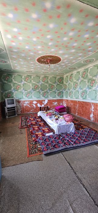 Уй сотилади . Бука тумани . 15 сотка , пишгян гиштдан .