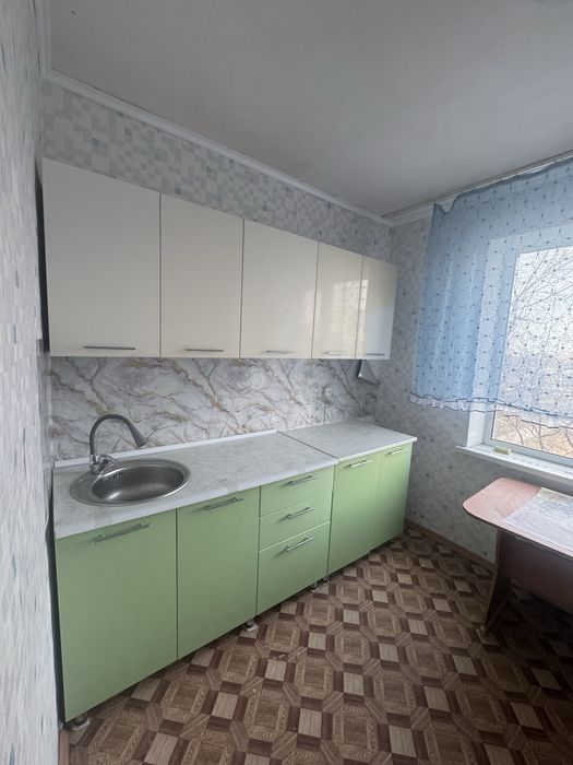 Продаю 2 комн квартиру улучшенной пларовки все в шаговой доступности