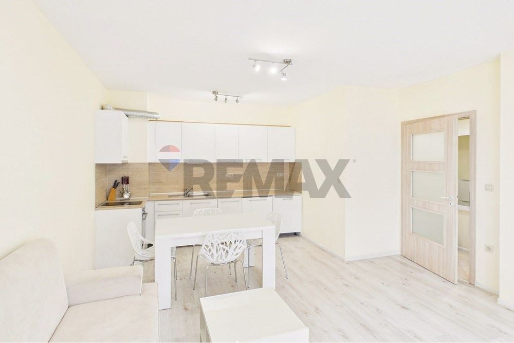 Продава се Двустаен апартамент в Варна, Аспарухово - 60 кв.м за 2367 €/кв.м - Снимка #1