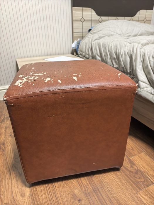 Отдам даром 2 пуфика