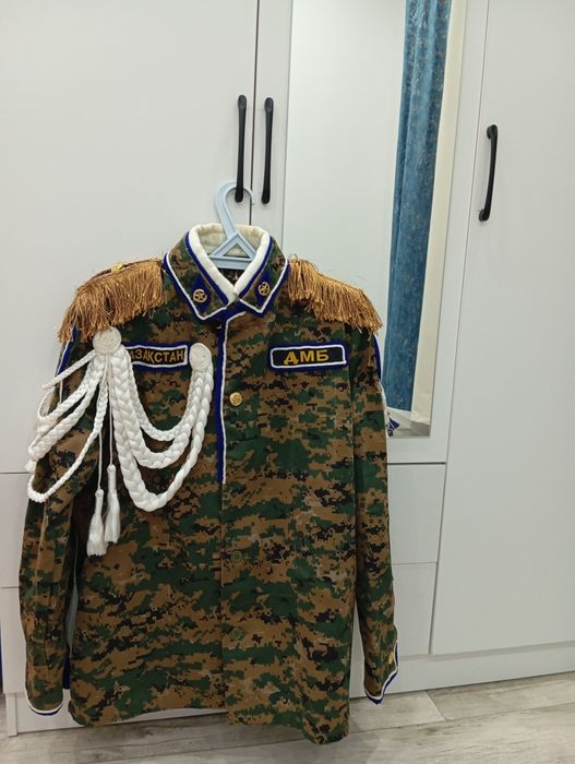 Есік. Кафел. Айна. ДМБ. Форма. Сатылады.