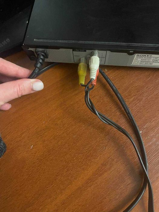 Продаю DVD-проигрыватель, работает идеально