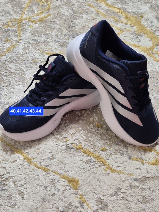 Vand adidasi adidas noi la cutie