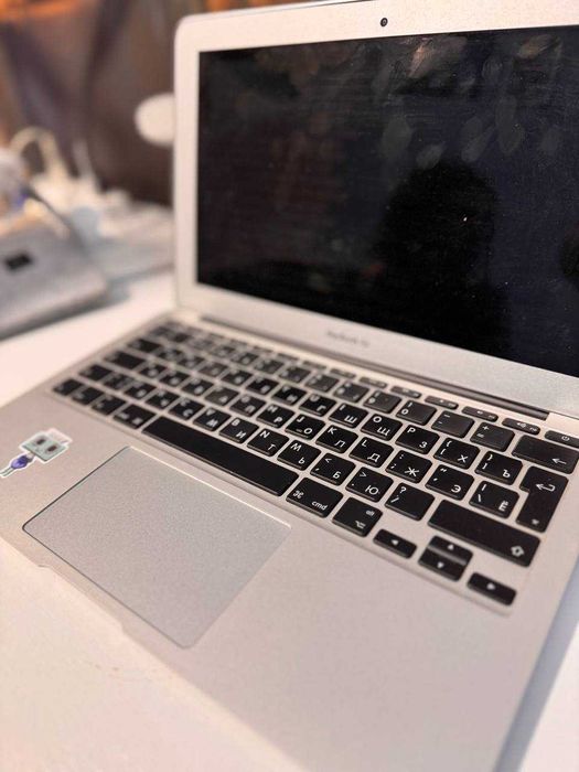 Apple MacBook Air 11" (Mid 2012)