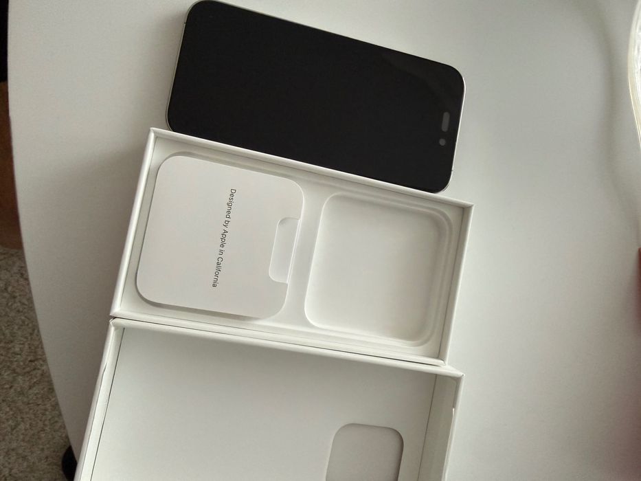 Vând iPhone 14 Pro în garanție