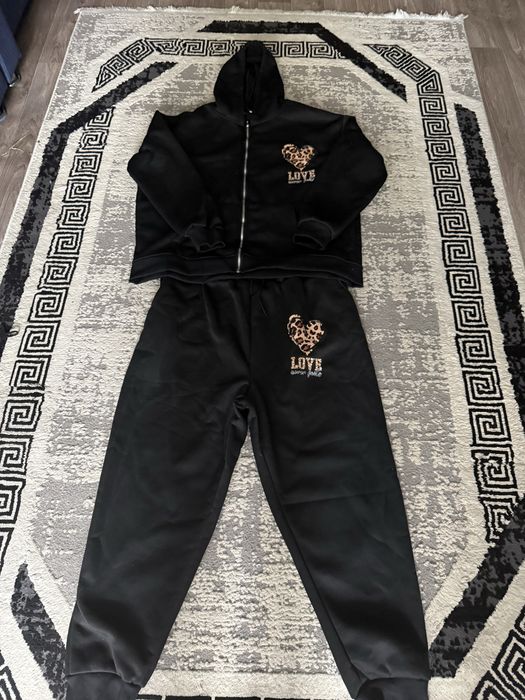 Продам женский кастюм спортивный