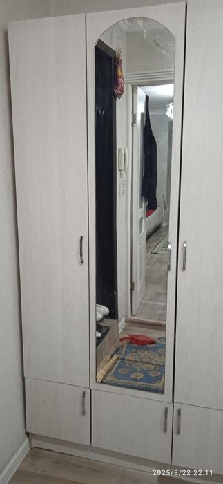 Продам прихожую шкаф