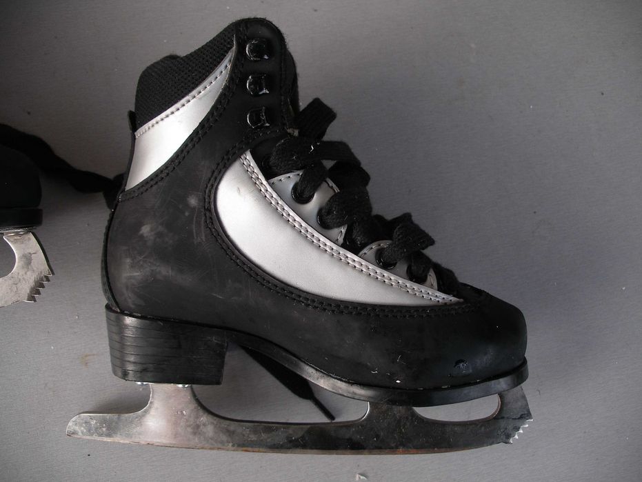 Детски кънки за фигурно пързаляне  К2  от 29 до 33 номер .