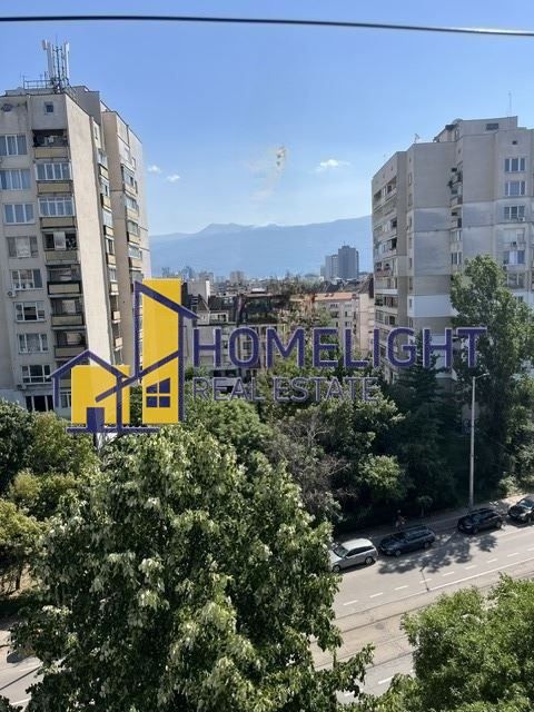 Тристаен апартамент в кв. Гео Милев
