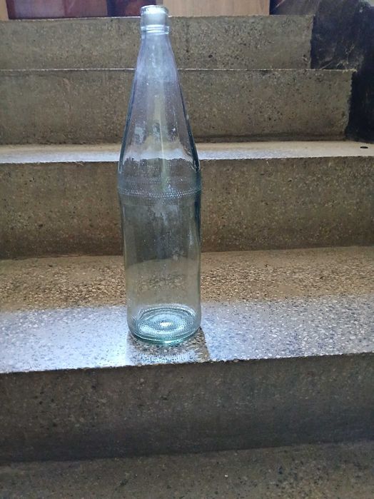 Стъклени еднолитрови бутилки