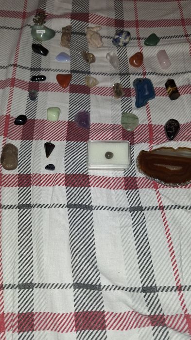 Кристали/Полу-скъпоценни камъни