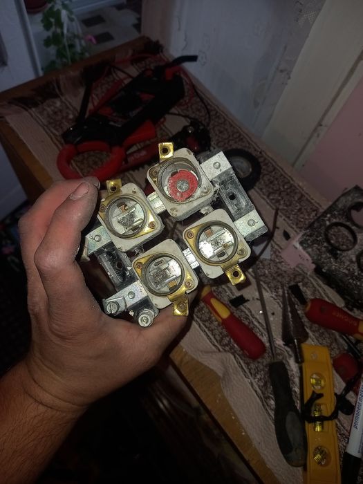 Electrician, instalații electrice