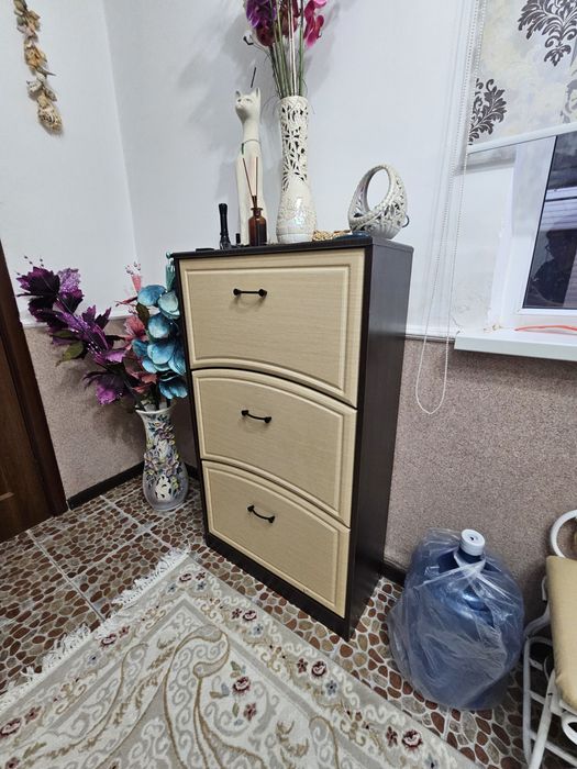 Продается угловой шкаф + обувница