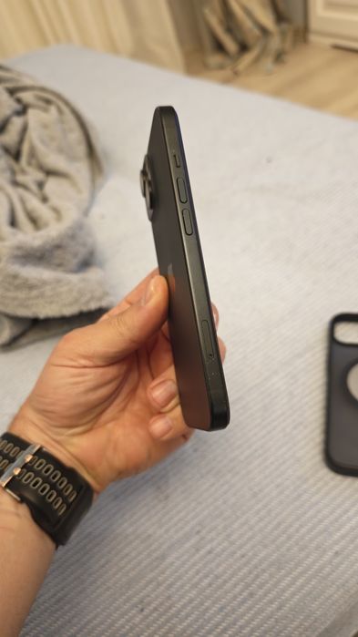 Vând iPhone 15 .....256