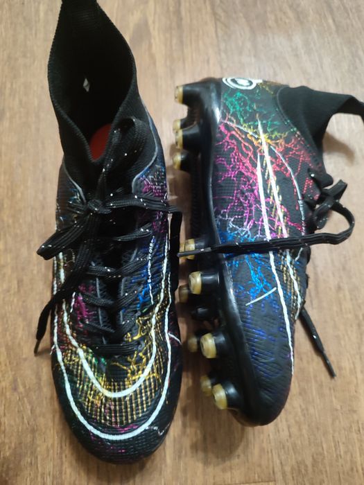 Продаю бутсы новые