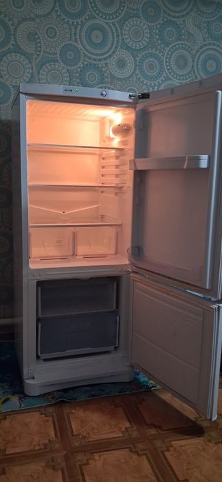 Холодильник  Indesit
