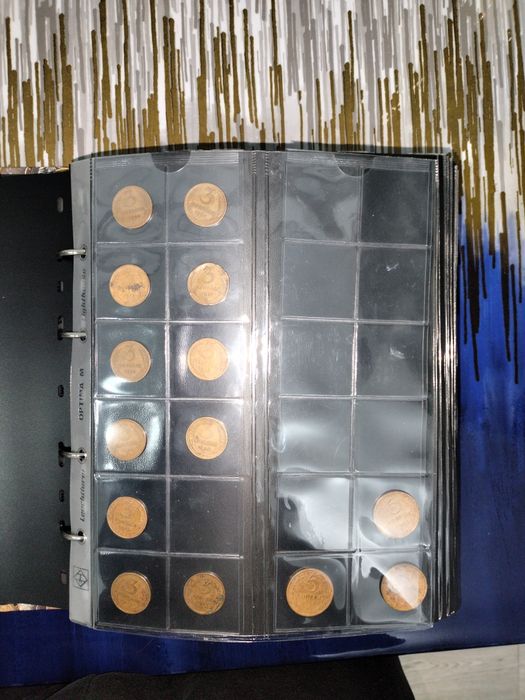 Продам альбом с монетами