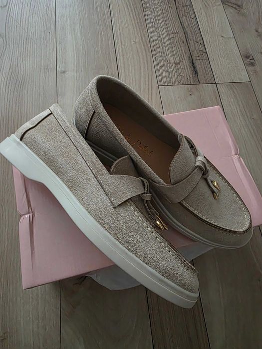 Велурени мокасини