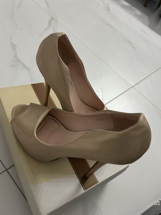 Pantofi cu toc nr 38