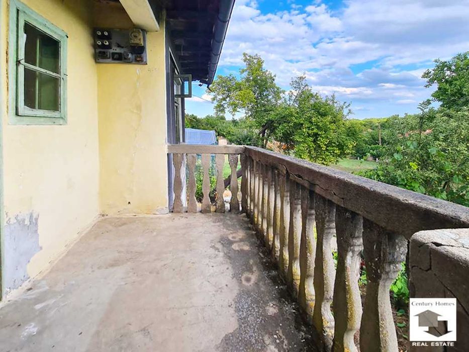 145303 ЕКСКЛУЗИВНО! Просторна къща с гараж в с. Страхилово