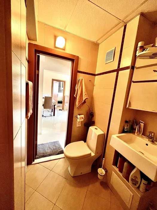 Дава се под наем Тристаен апартамент в София, Гоце Делчев - 82 кв.м за 687.99 € - Снимка #11